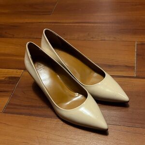 Aquatalia Cream Pointed Toe Heels Sz 7